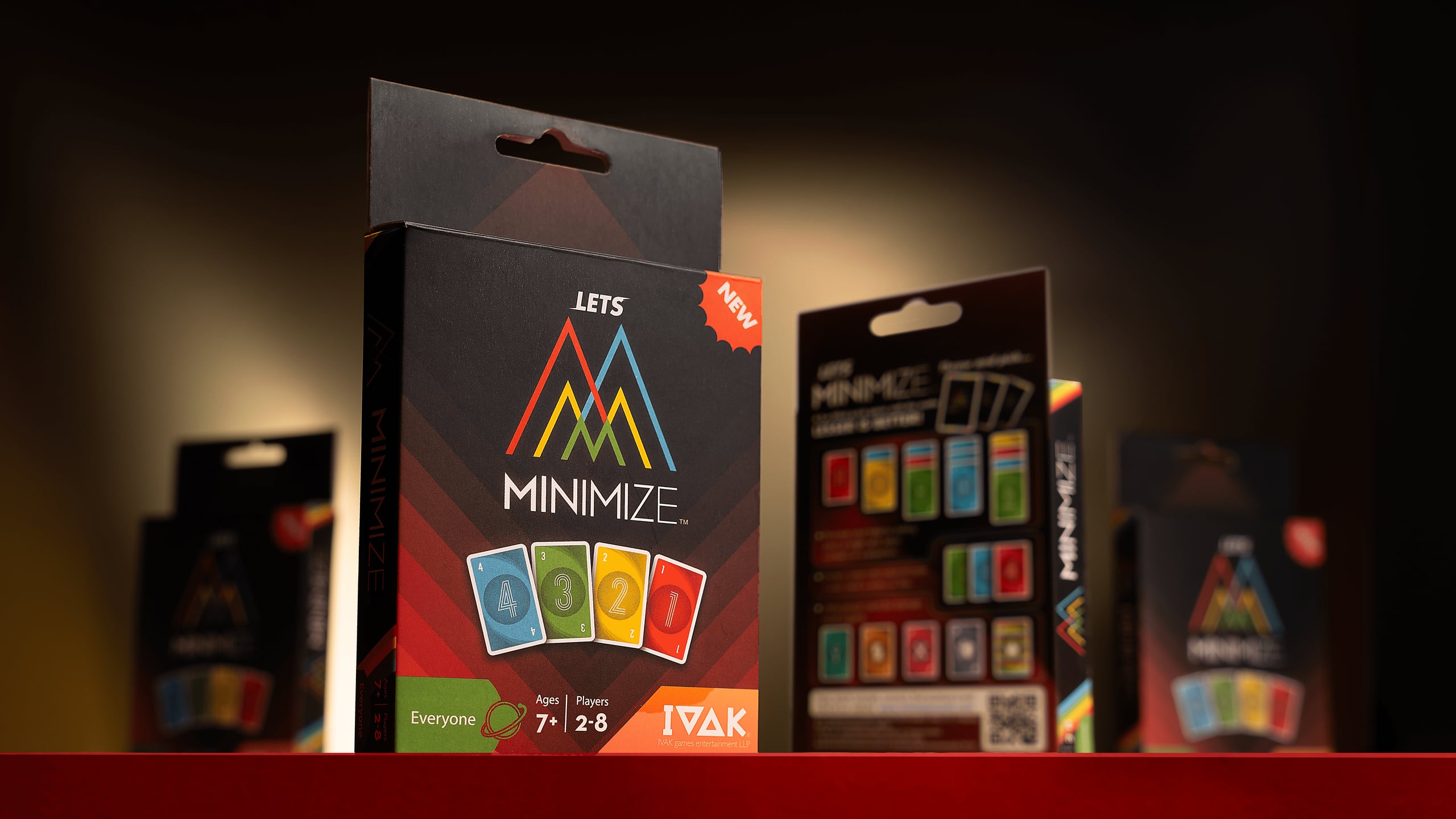 Minimize box surrounded by fanned player hands and a scorepad